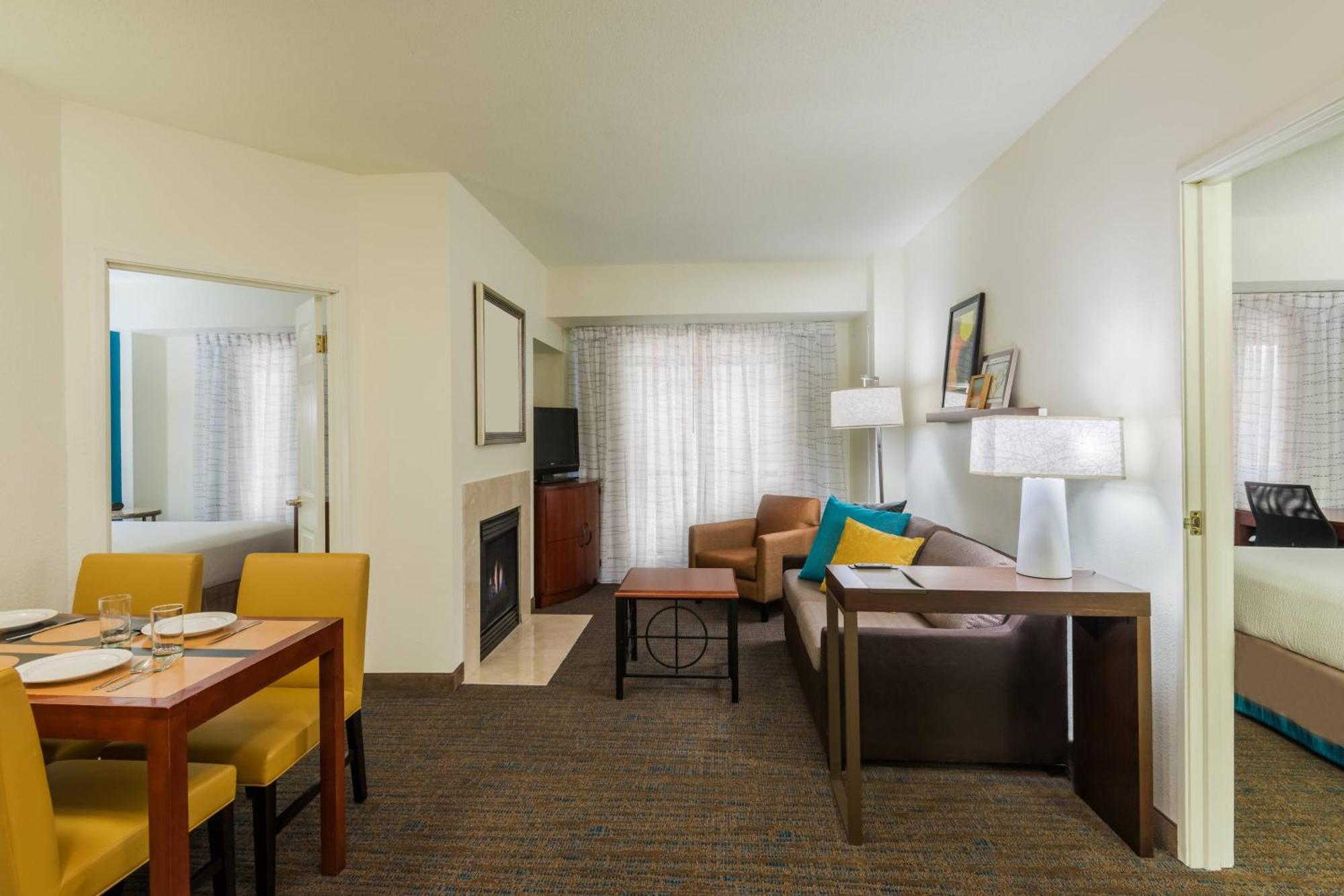 Hotel Downtown 3*