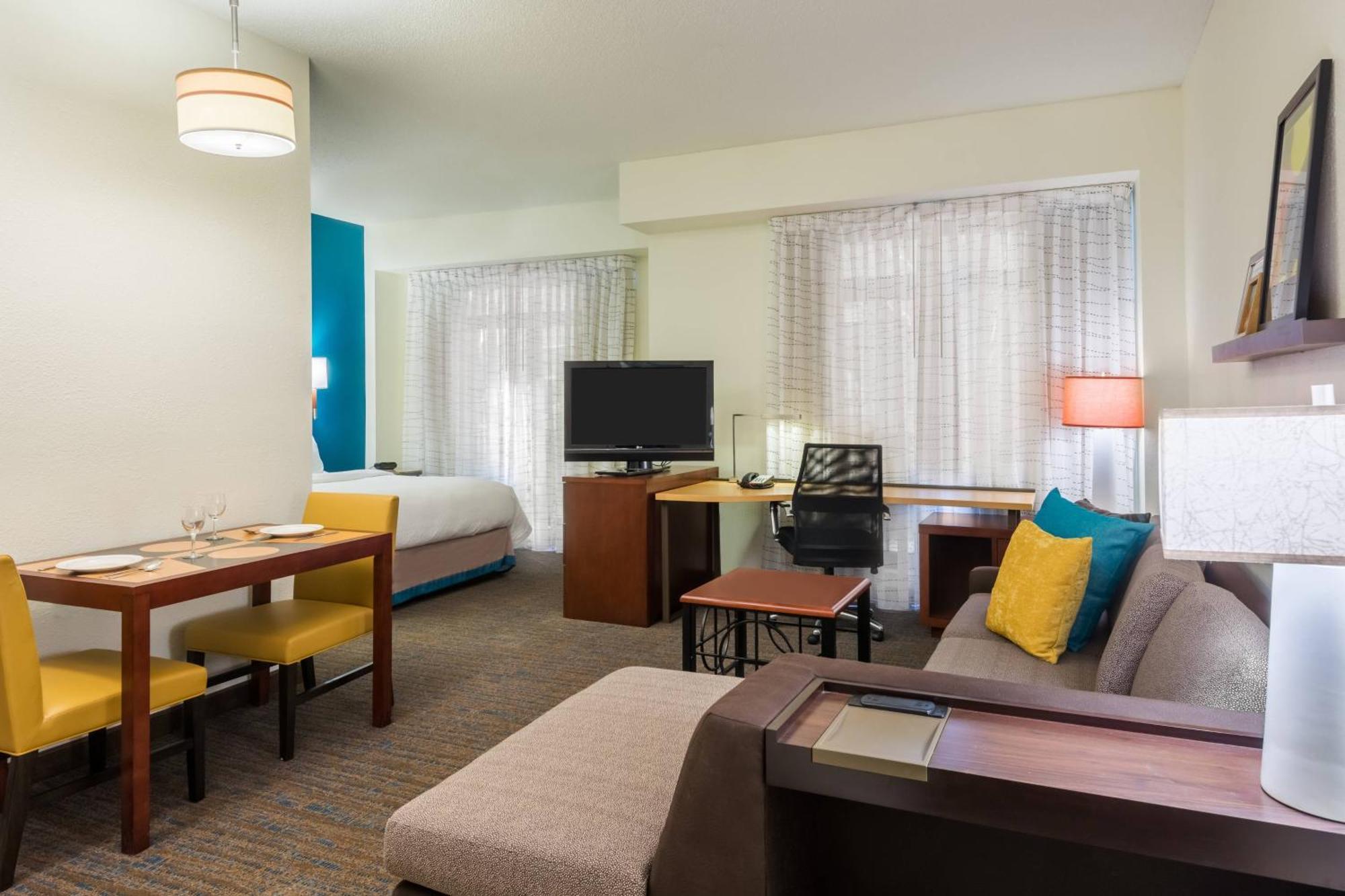 Hotel Downtown 3*